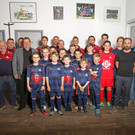 Gruppenfoto mit Sponsoren.jpg