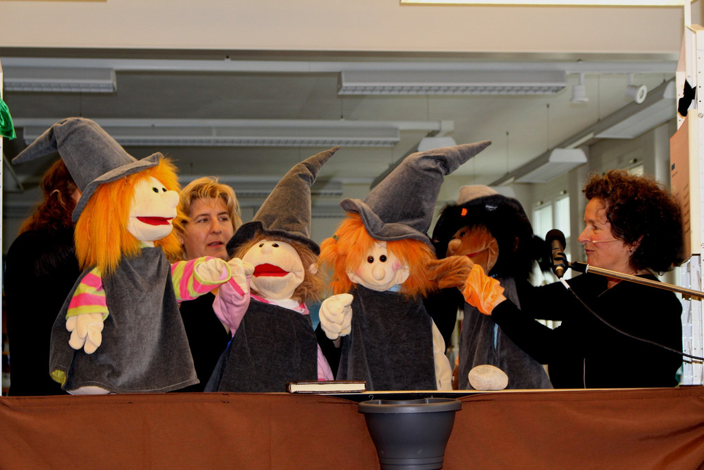 B__cherei LESETAG Volksschule VORSTADTPUPPEN Spiel 11-04-2019  _2_.JPG