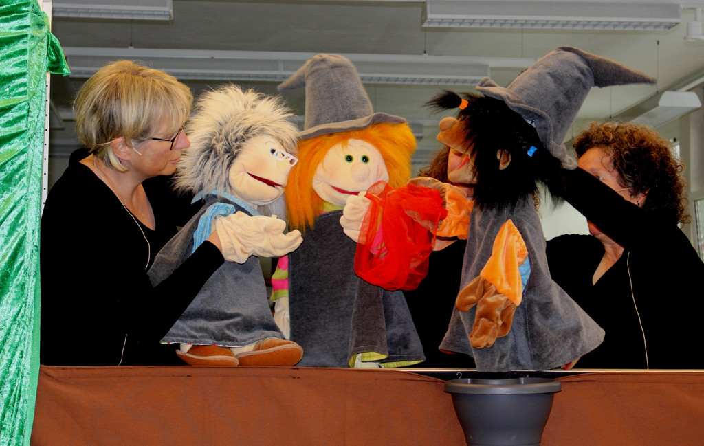 B__cherei LESETAG Volksschule VORSTADTPUPPEN Spiel 11-04-2019  _5_.JPG
