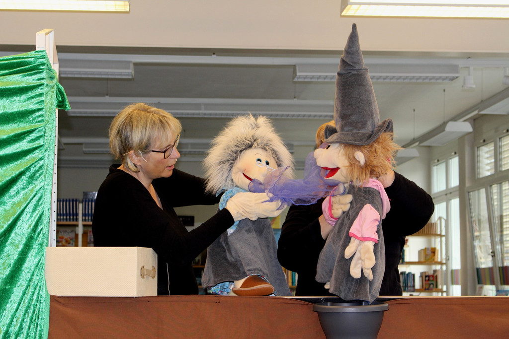 B__cherei LESETAG Volksschule VORSTADTPUPPEN Spiel 11-04-2019  _9_.JPG