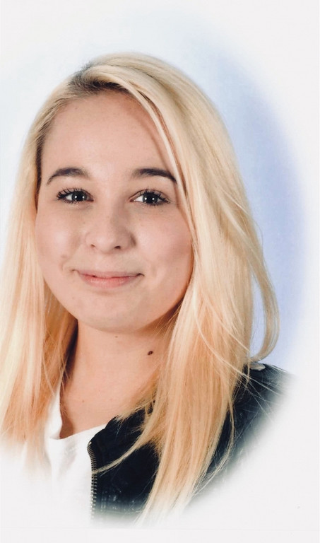 Julia Knothe_klein.jpg