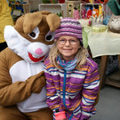 Nora und der Osterhase.JPG