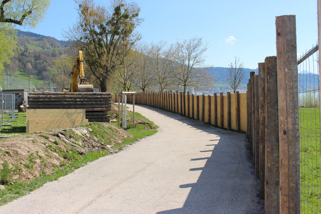 Hochwasserschutz am See SPERRE Baustra__e als UMLEITUNG April 2019 _2_.JPG