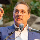 FPOE-Wahlkampfauftakt zur EU-Wahl - Lugner City - 26_04_2019-109.jpg