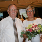 Obmann Erich K__nig_ Martha Mittelberger _Stv_ Pflegeleiterin_.JPG