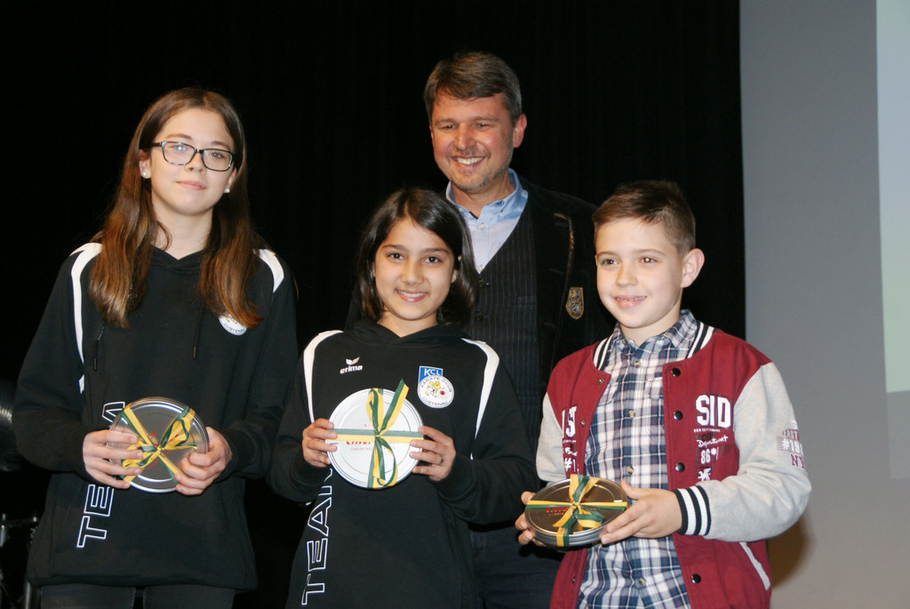 Ceylin Bayram_ Serra T__rk_ Leon Ferraro - Vlbg_ Meister in Karate.JPG