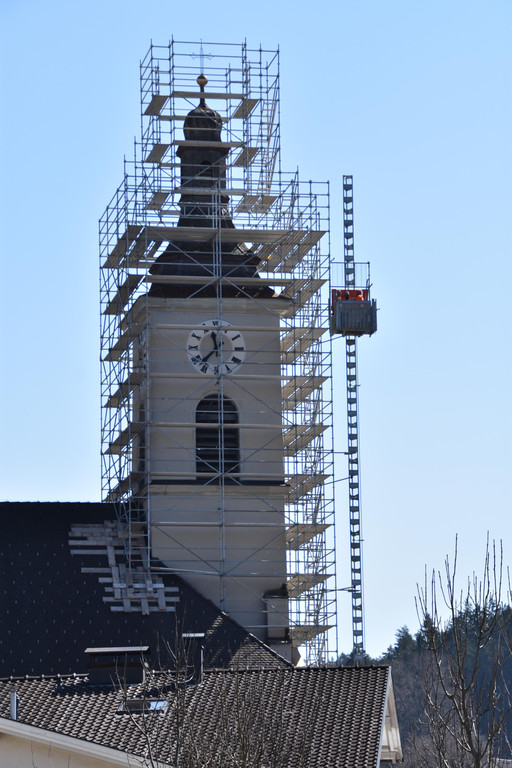 Kirchturm_Geruest mit Aufzug.JPG