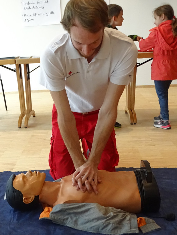 Rettung8 Herzmassage.jpg