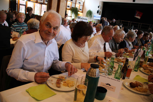 Bratwurst und Kartoffelsalat f__r alle.jpg