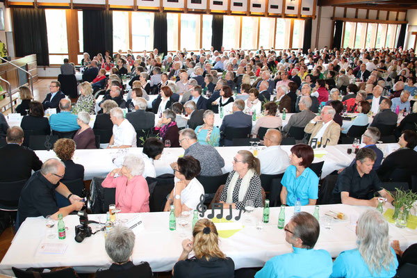 Der Hofsteigsaal war voll besetzt.jpg