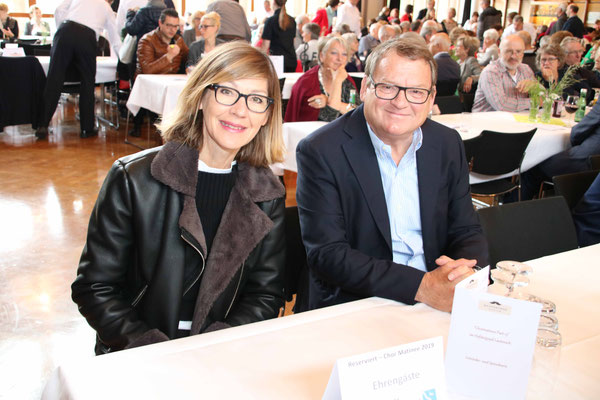Fahnengota Cilli Rhomberg und GR Paul Schwerzler.jpg