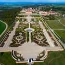 Barockgarten Schloss Hof mit Terrasse 7 __ SKB_Kulh__nek _2_.jpg