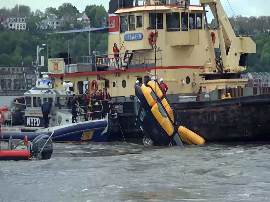 Helicopter_Crash-Hudson_River_82661.jpg