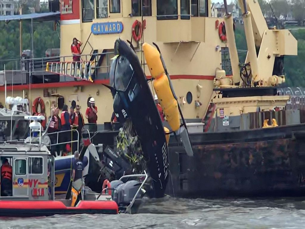 Helicopter_Crash-Hudson_River_03072.jpg