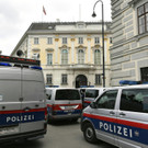 Causa Strache: Demonstranten am Wiener Ballhausplatz