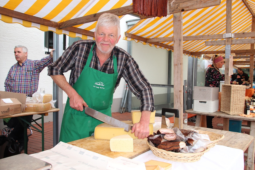 Wochenmarkt 3.jpg