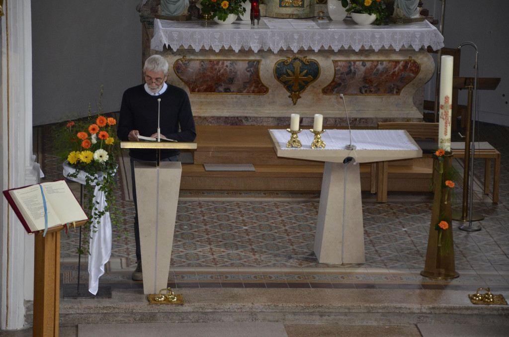 Lektor Anton B__r in der Pfarrkirche Schoppernau.jpg