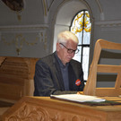 Manfred Bischof an der Orgel.jpg