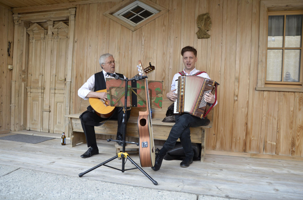 Philipp und Anton Lingg Im Schopf a  Nahtstubat.jpg