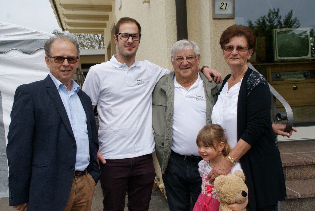v_li_ Wolfgang B__sch_ Jan Hollenstein_ Herbert und Maria Rauch mit Urenkelin Mia.JPG