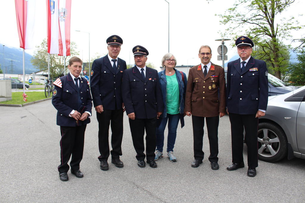 IMG_7588 Ruth Follath_ Hermann Fuchs_ Thomas Schmid_ Traudl Kreusser_ Werner Nagel von links Feuerwehr Donzdorf mit Kommanda.JPG