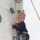 IMG_7599 Elina aus Frastanz an Kletterwand der Bergrettung.JPG