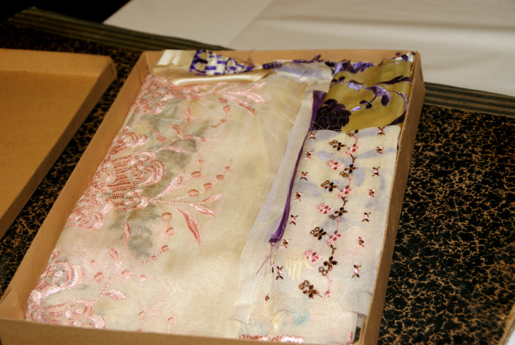 Die Muster m__ssen fachgerecht aufbewahrt werden.JPG