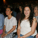 Beate Fischer und Barbara Steinhofer sangen brav den Canon mit.JPG