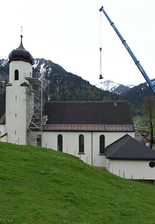Herausnehmen der alten Glocken.jpg