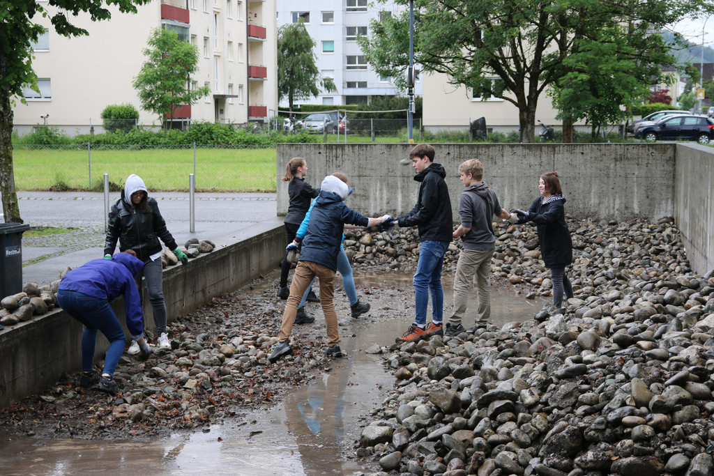 Betonbecken Schulhof - Vorbereitung des Beckens _3_.JPG