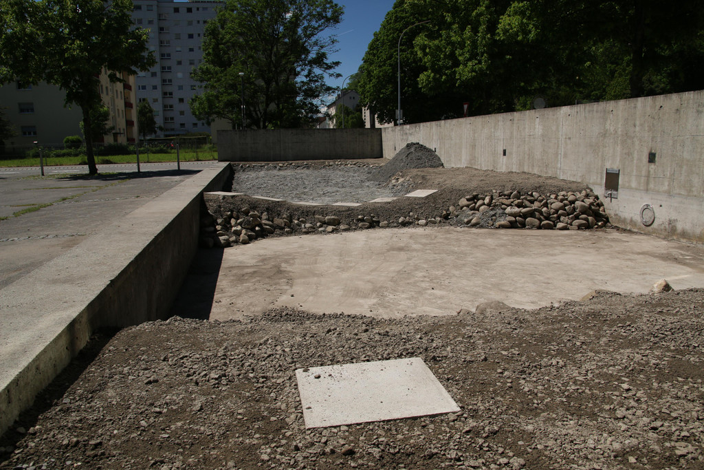 Betonbecken Schulhof - Zwischenstand _2_.JPG