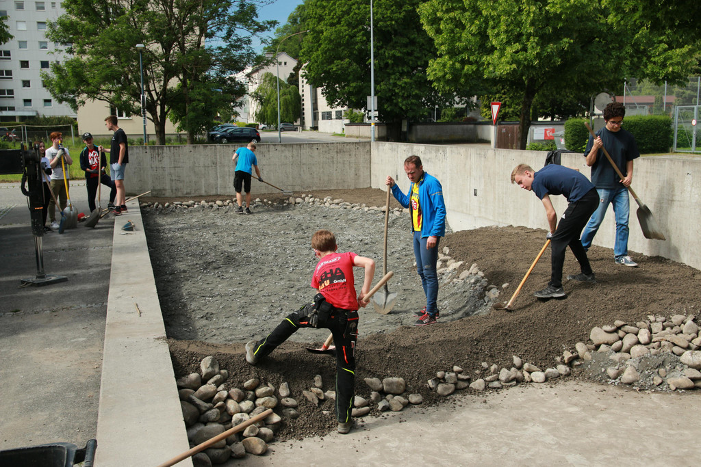 Betonbecken Schulhof _11_.JPG