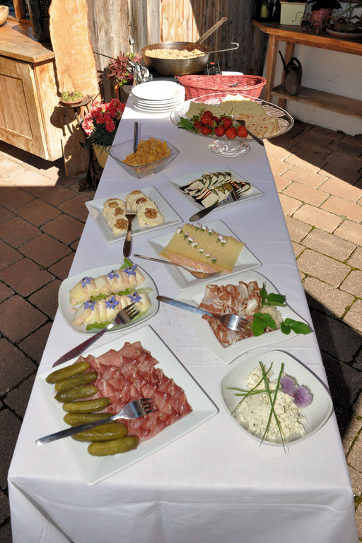 DSC_0021 Fr__hst__cks Buffet.jpg