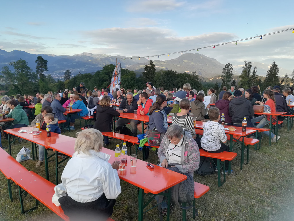WSV Sonnwendfeier 2018 Leute II.jpg