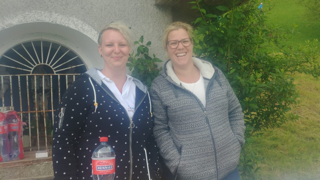 IMG_8418_LG_03 Nadine und Nicole.JPG