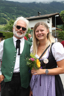 Alex R__disser aus Bludesch mit Festdame Selina Jordan.JPG