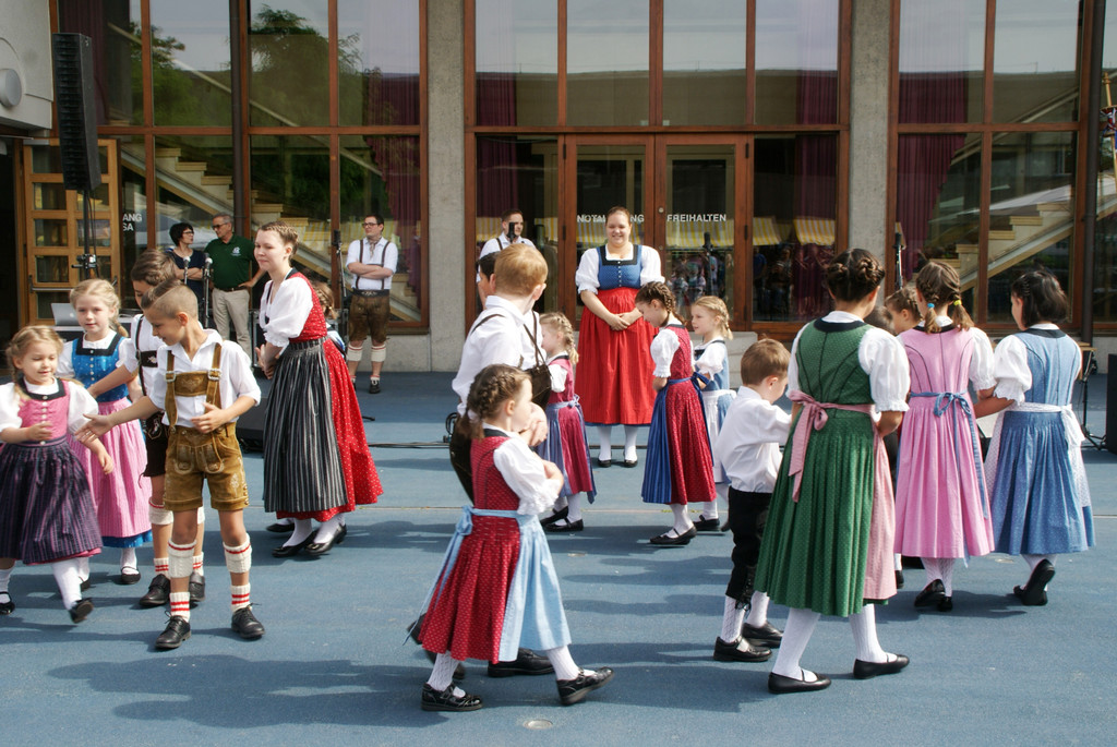 Tanzeinlagen von der Trachtengruppe Lustenau.JPG