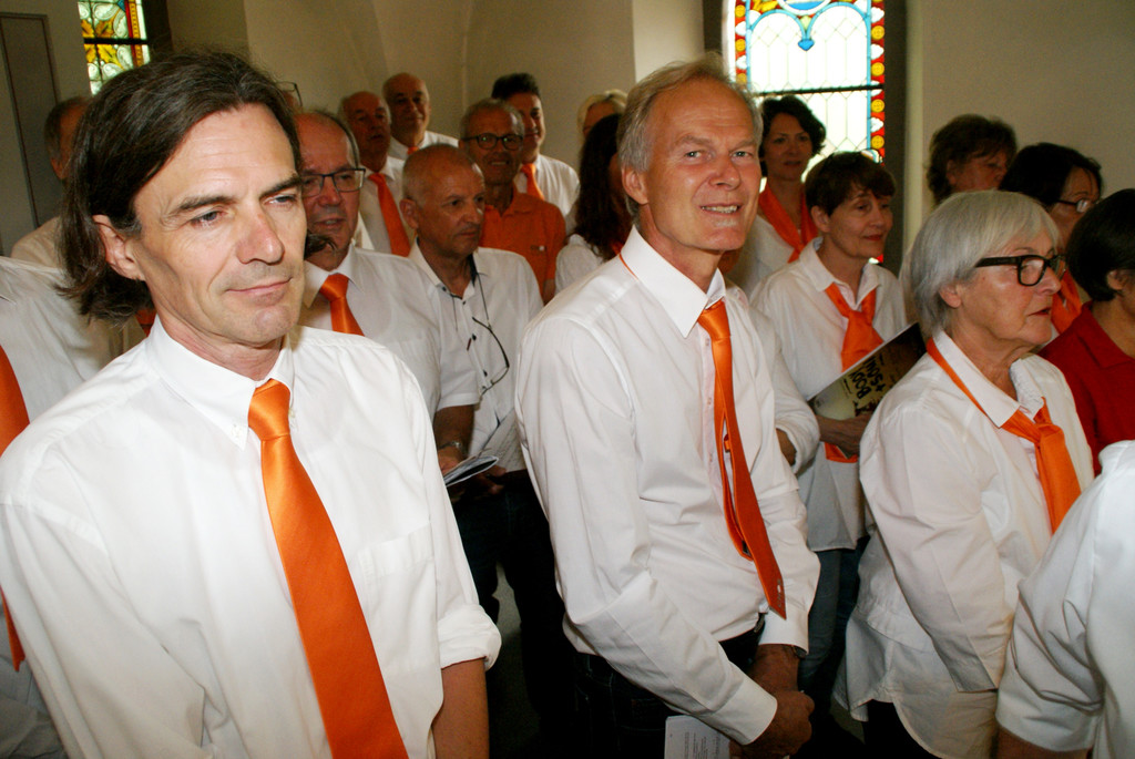 Der Chor hatte auf dem Balkon Aufstellung genommen.JPG