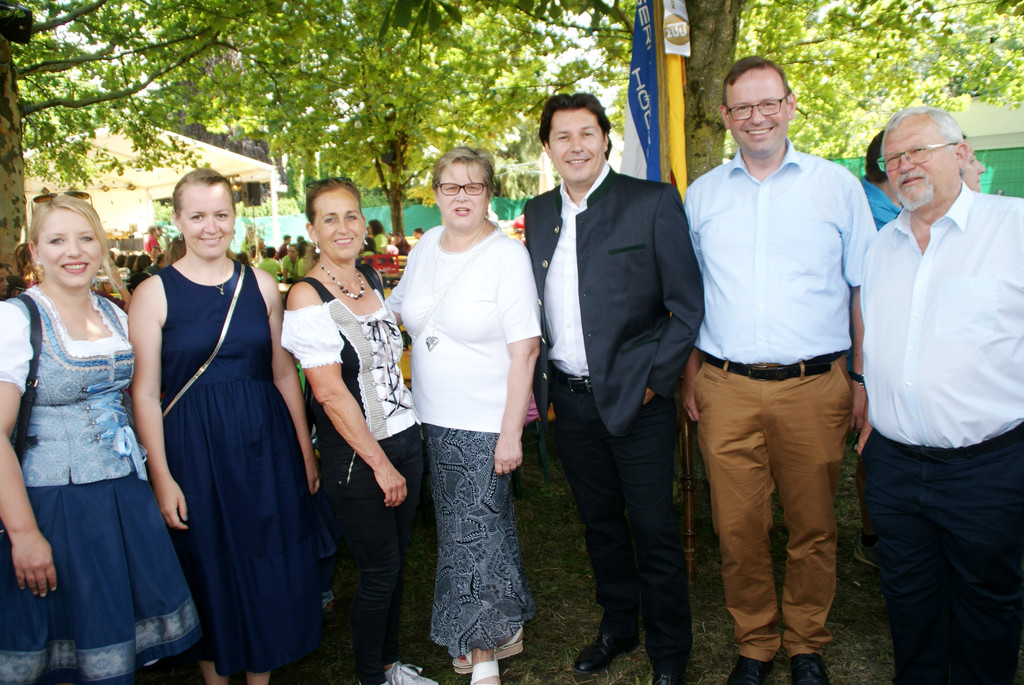 Die Festf__hrer v_li_ Nicole Hosp_ Christine B__sch-Vetter_ Doris Dobros_ Susanne Andexlinger_ Martin Fitz_ Daniel Steinhofe.JPG