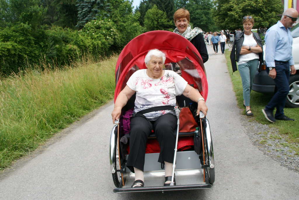 Mathilde wurde im Kiki chauffiert.JPG