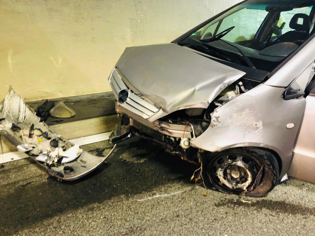 Verkehrsunfall im Pf__ndertunnel II - VOL_AT - Roland Vlach.JPG