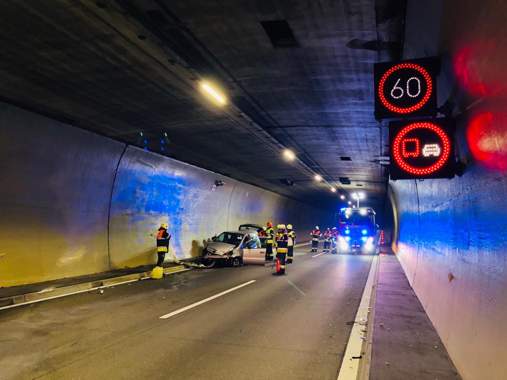 Verkehrsunfall im Pf__ndertunnel IV - VOL_AT - Roland Vlach.JPG