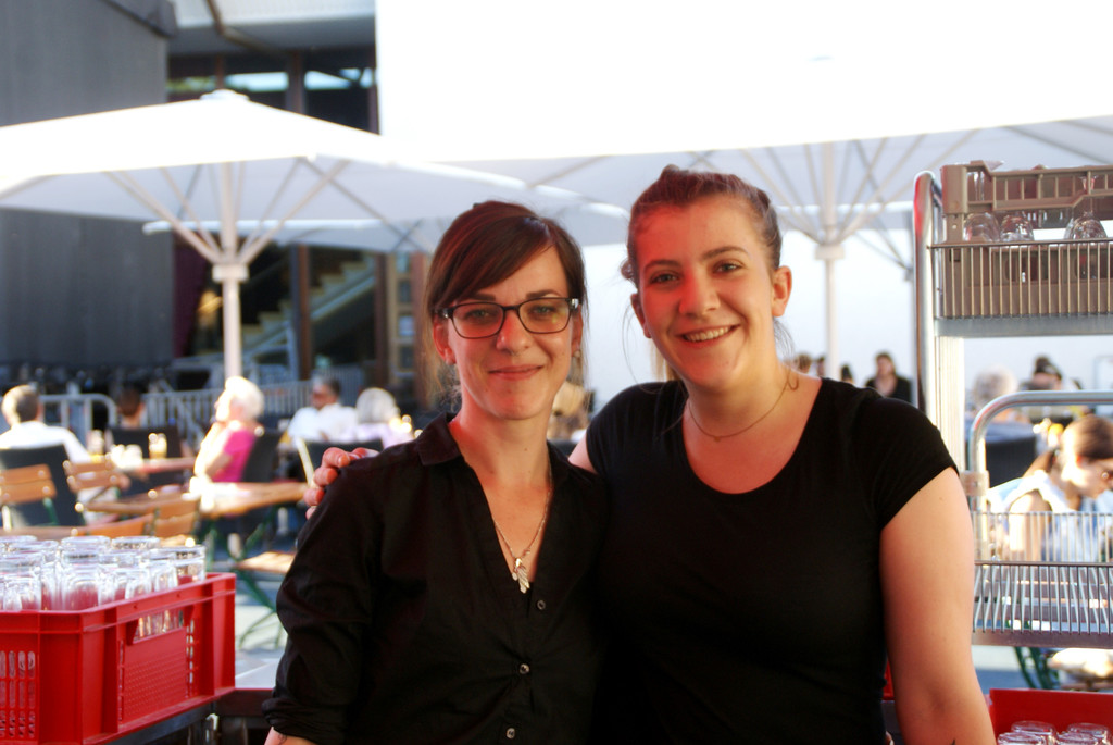 Sabrina und Julia_ Schmugglar Bar.JPG