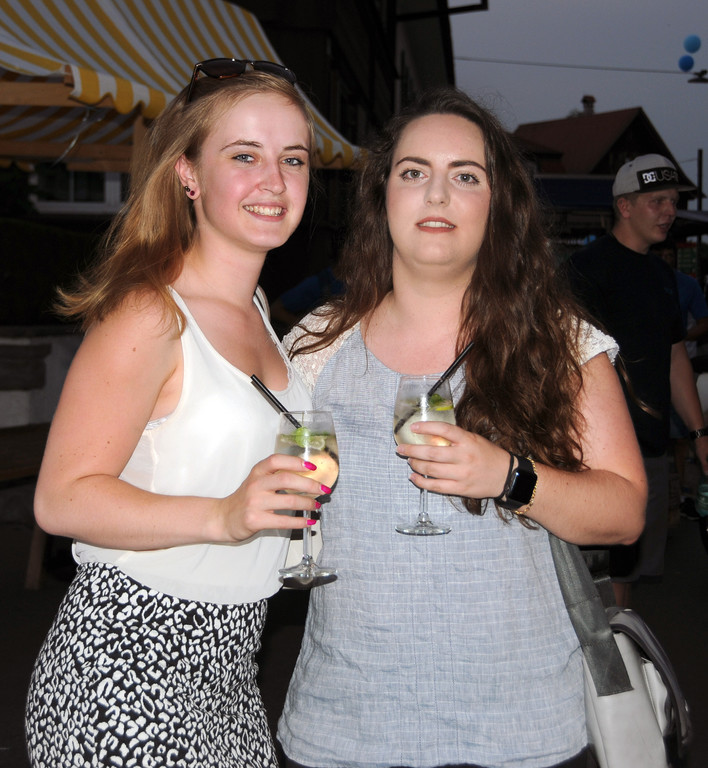 Abendto__rn 17 Julia_Yvonne mit Hugo 380.jpg