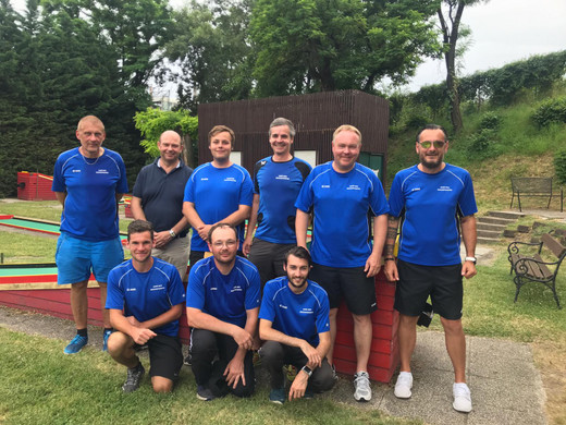 Fabian Spies mit Mannschaft Bischofshofen.JPG