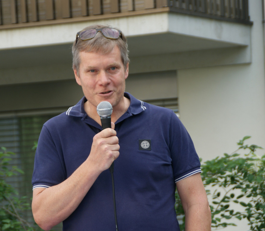 Alexander Bayer - willkommen zu 5 Minuta im Fokus.JPG