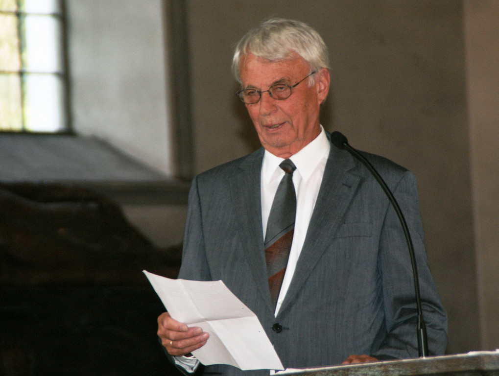 Josef Kloiber begr____te die G__ste.JPG