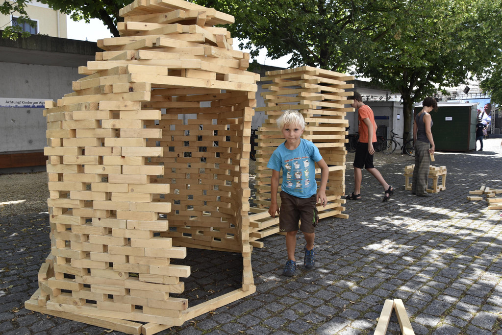 HOlzkl__tze Markplatz__ MG Rankweil.JPG