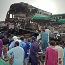 23 Tote bei Zugsunglück in Pakistan - Reisezug kracht in Güterzug