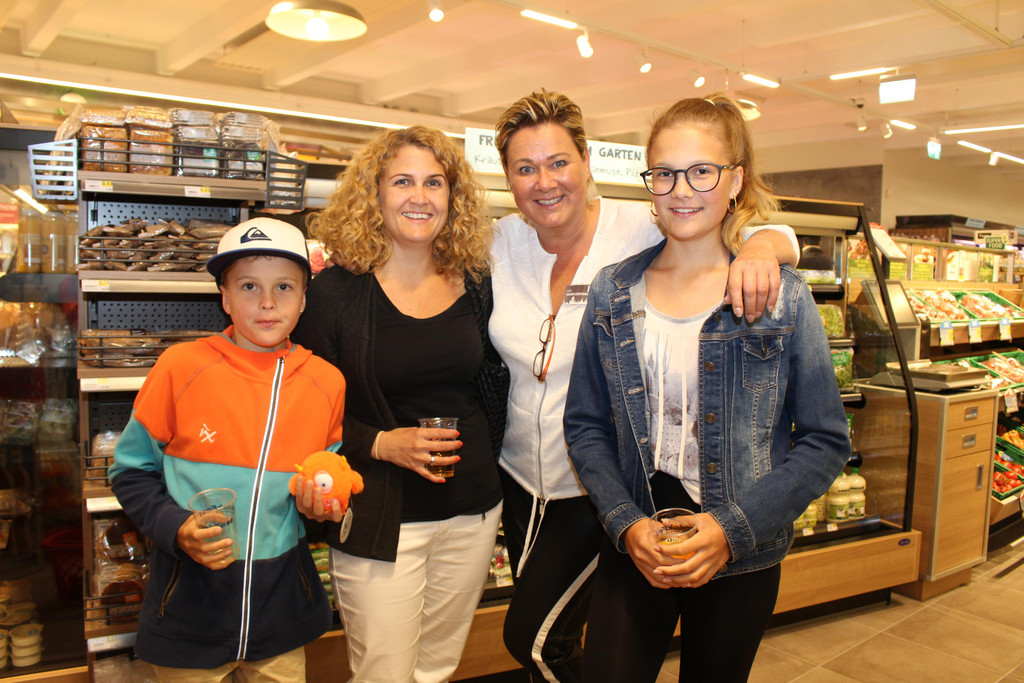 IMG_9836 Beate Moser Gerstgrasser mit Julian Manuela und Annalena Pfanner.JPG